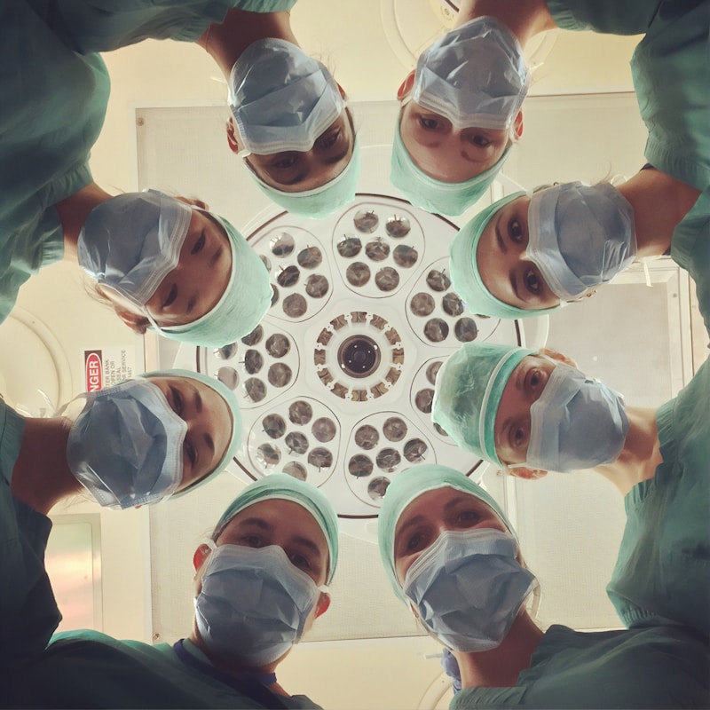 Equipo de ASISTMED brindando atención domiciliaria